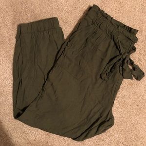 Rue 21 size Large Capri pants